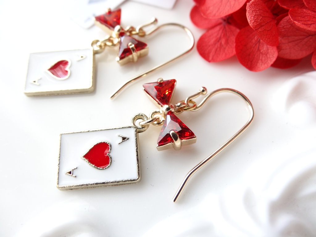 アリスのハートのトランプピアス(イヤリングOK)