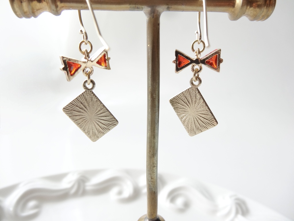 アリスのハートのトランプピアス(イヤリングOK)