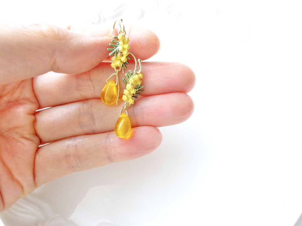 ミモザのドロップ・ピアス(イヤリングOK)