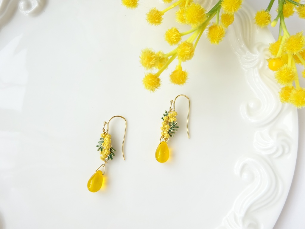 ミモザのドロップ・ピアス(イヤリングOK)