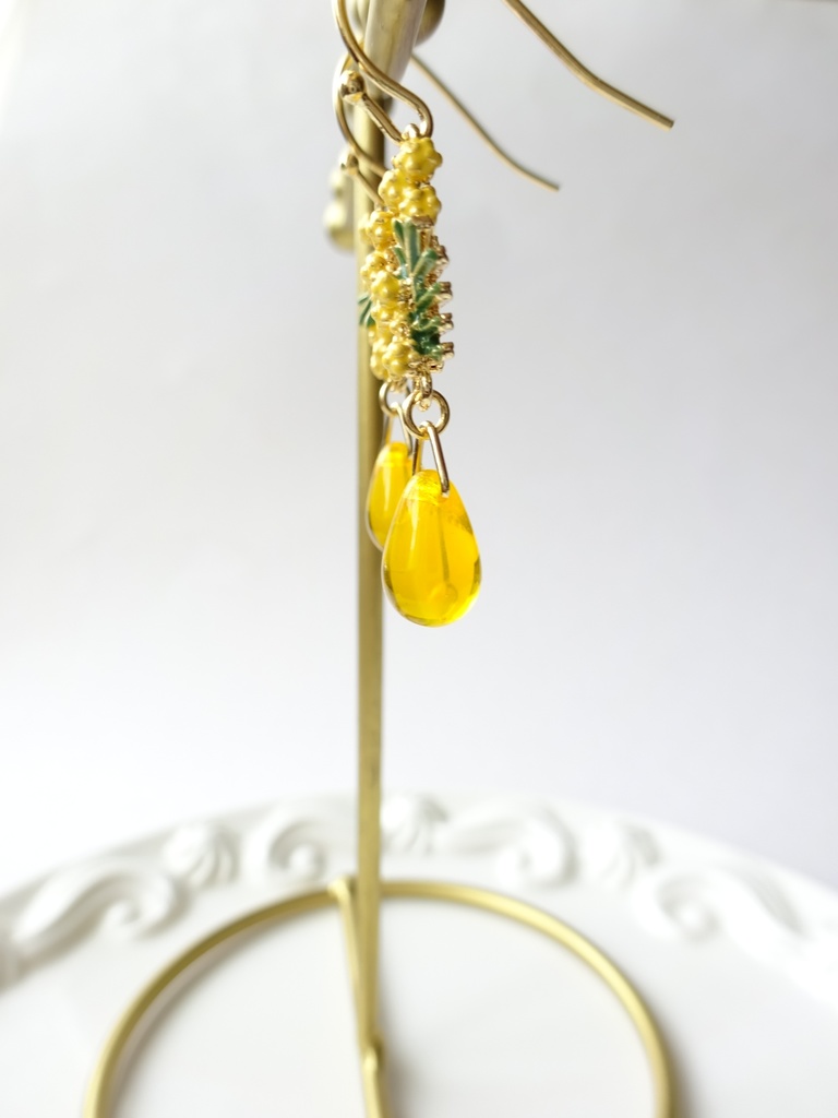 ミモザのドロップ・ピアス(イヤリングOK)