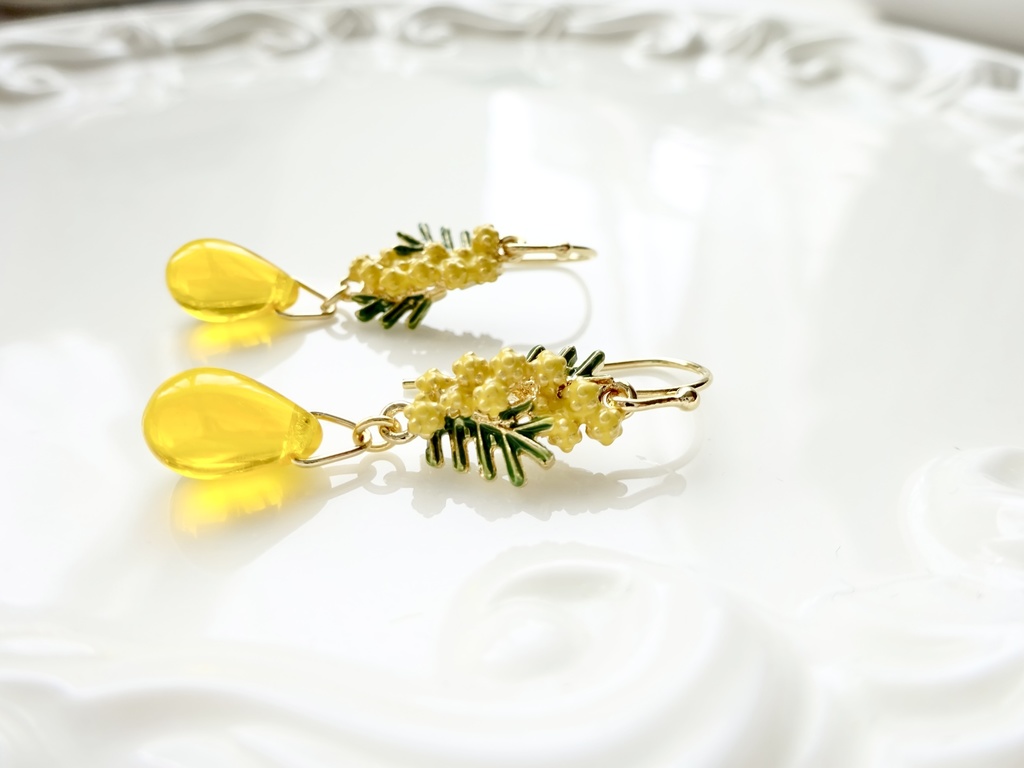 ミモザのドロップ・ピアス(イヤリングOK)
