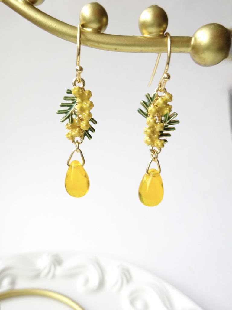 ミモザのドロップ・ピアス(イヤリングOK)