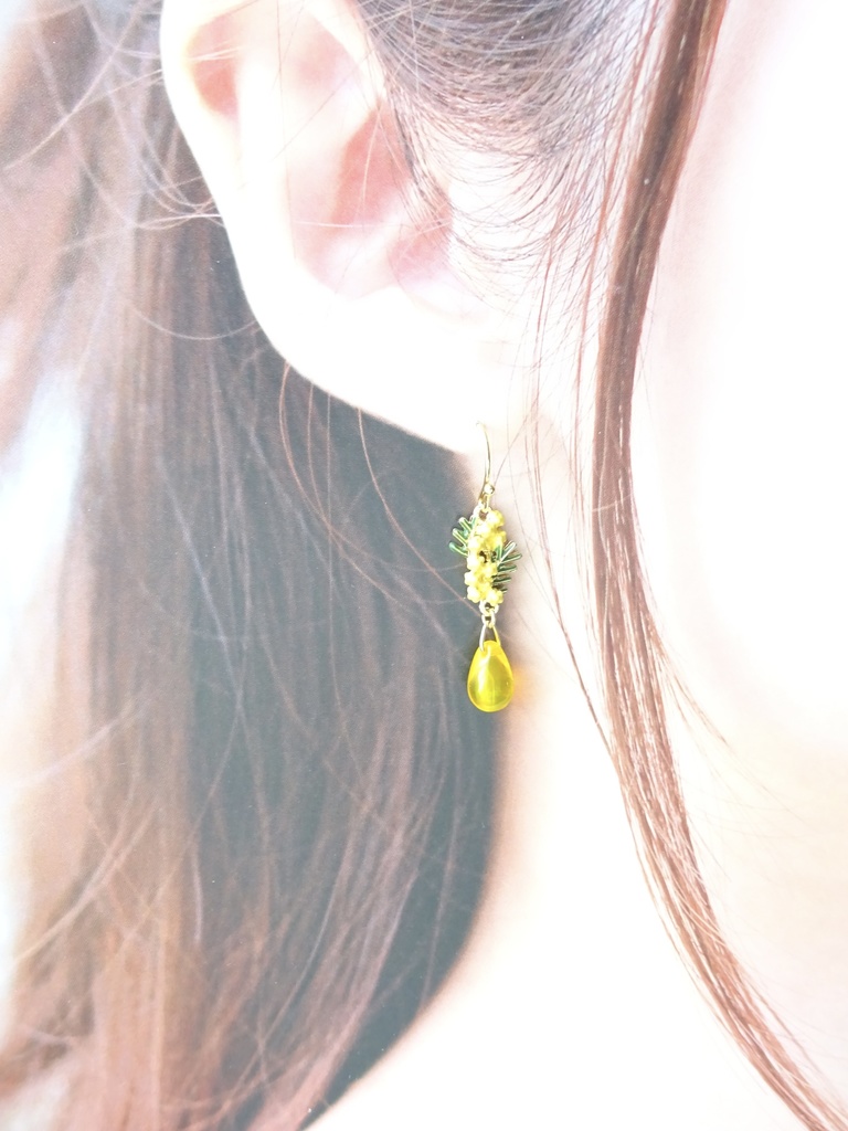 ミモザのドロップ・ピアス(イヤリングOK)