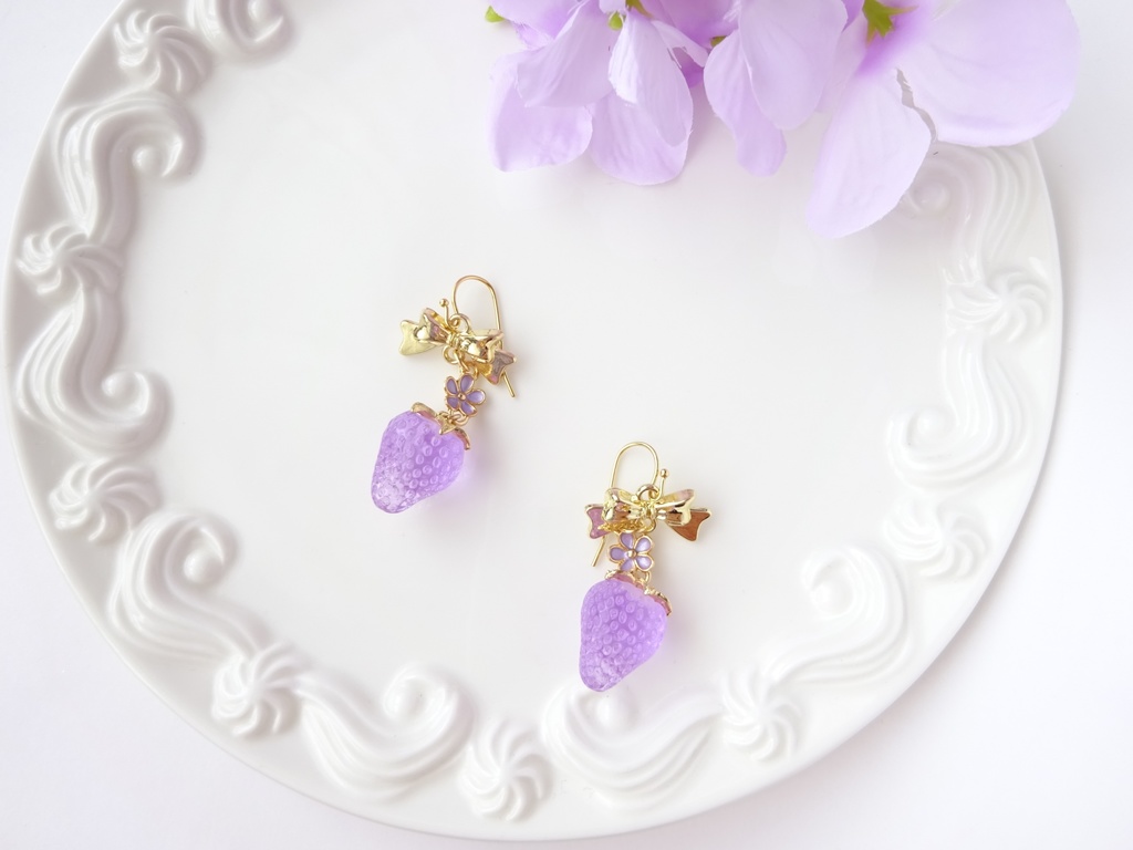 ラベンダーストロベリーピアス(イヤリングOK)