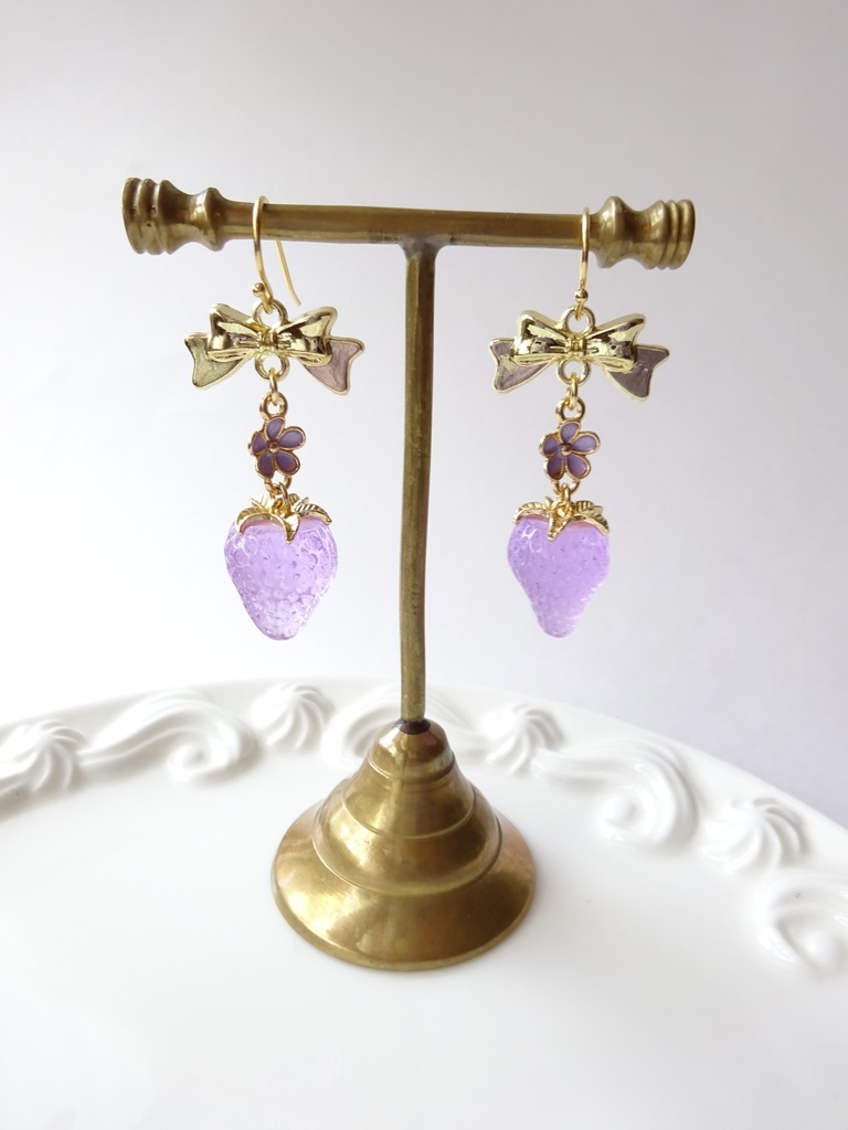 ラベンダーストロベリーピアス(イヤリングOK)