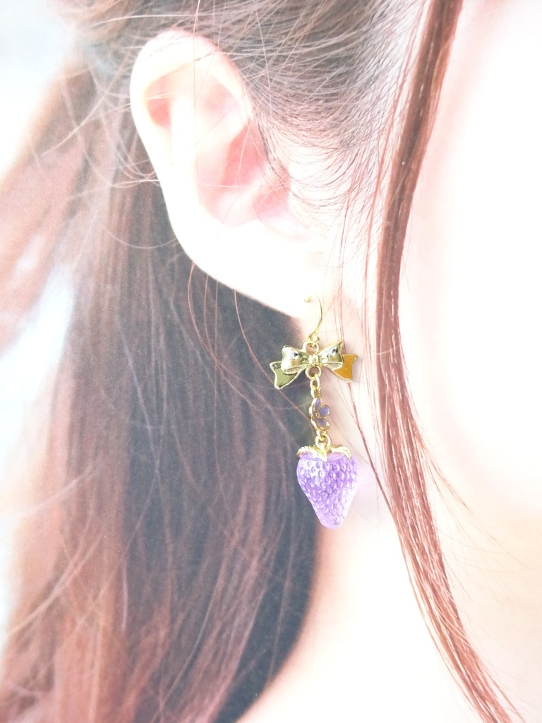 ラベンダーストロベリーピアス(イヤリングOK)