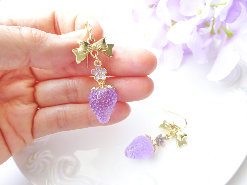 ラベンダーストロベリーピアス(イヤリングOK)