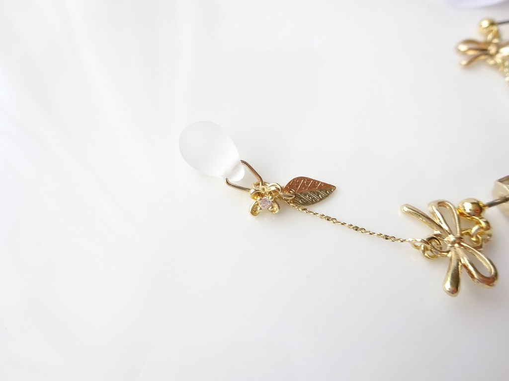 スプリングフラワードロップ・フロストホワイト(イヤリングOK)