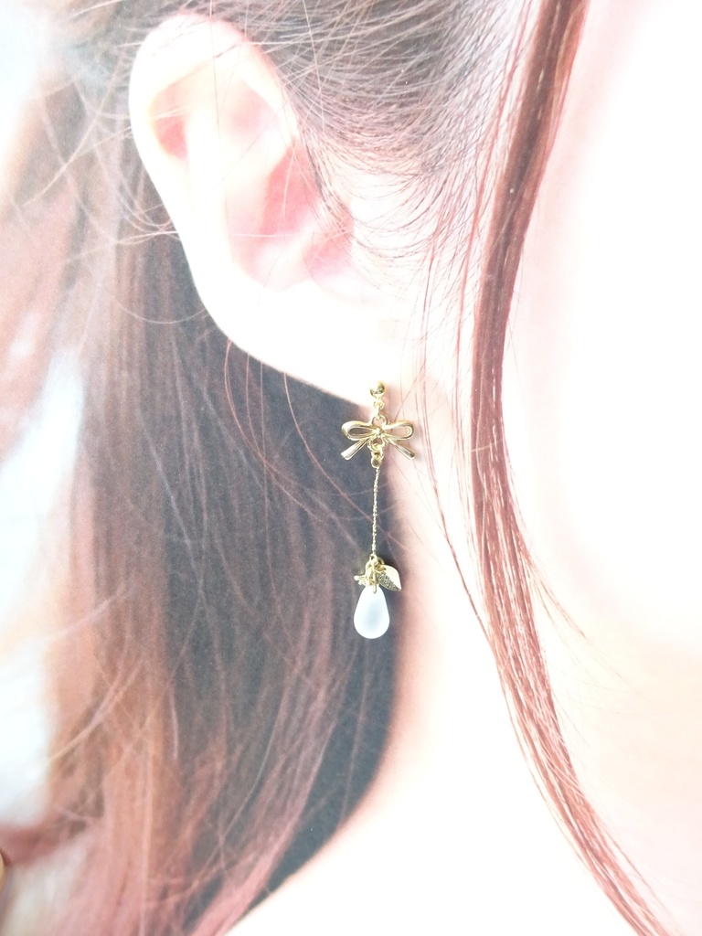 スプリングフラワードロップ・フロストホワイト(イヤリングOK)