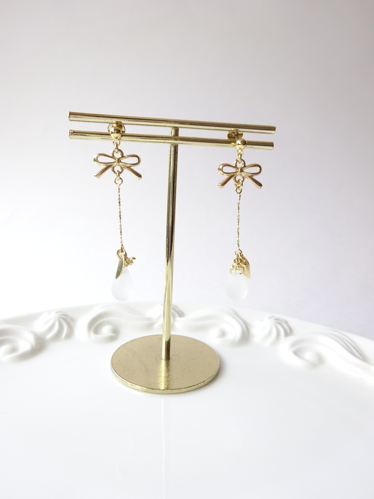 スプリングフラワードロップ・フロストホワイト(イヤリングOK)