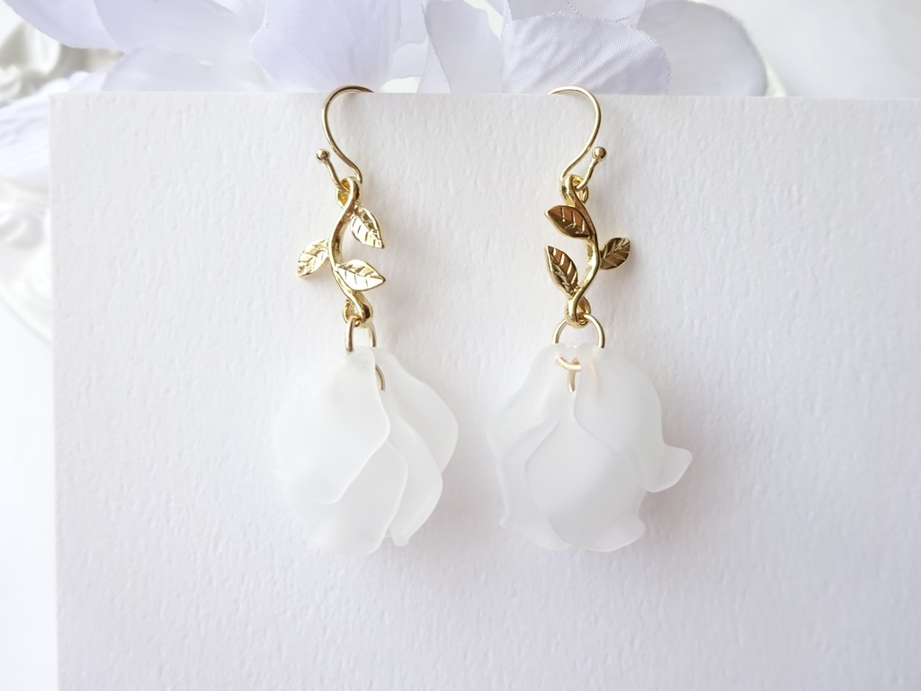 リトルローズ・フロストホワイト(イヤリングOK)