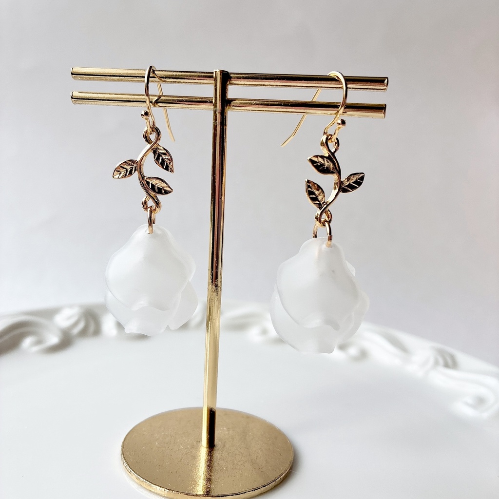 リトルローズ・フロストホワイト(イヤリングOK)