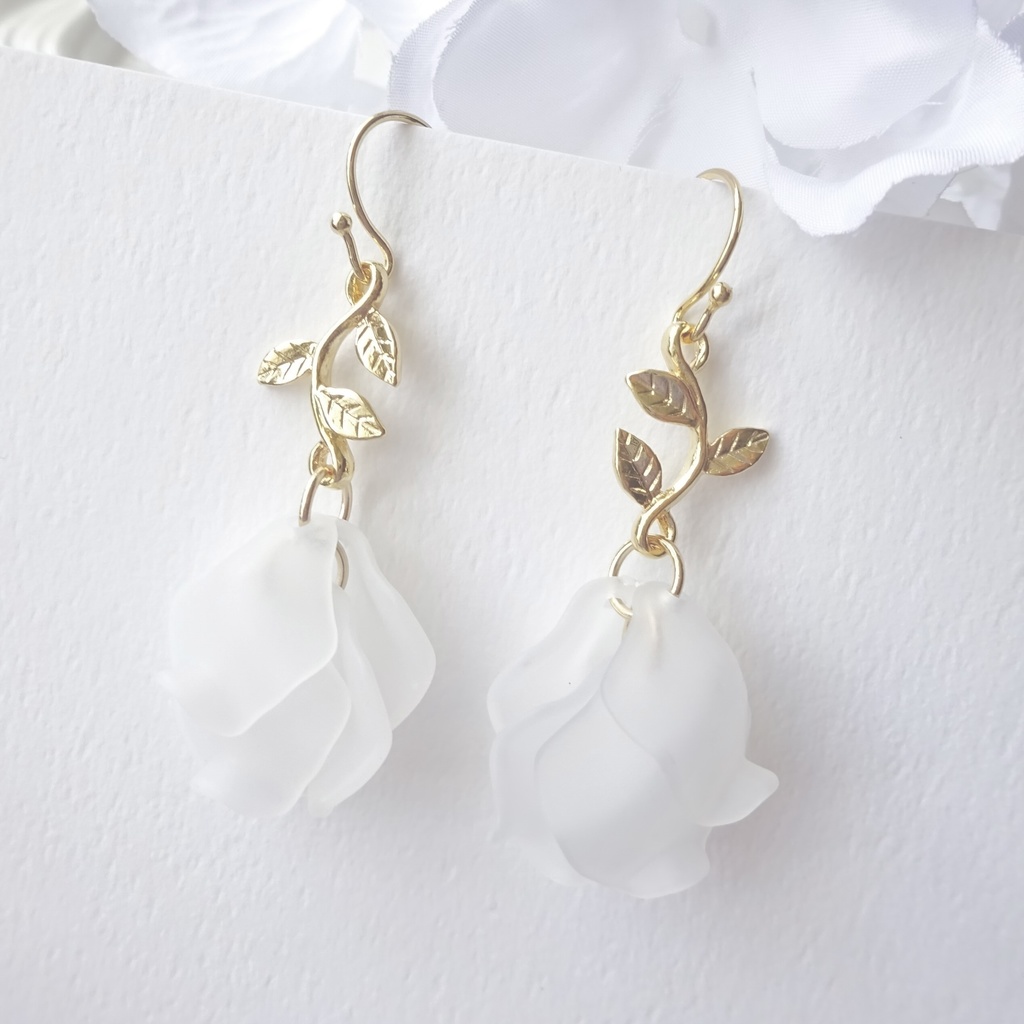 リトルローズ・フロストホワイト(イヤリングOK)