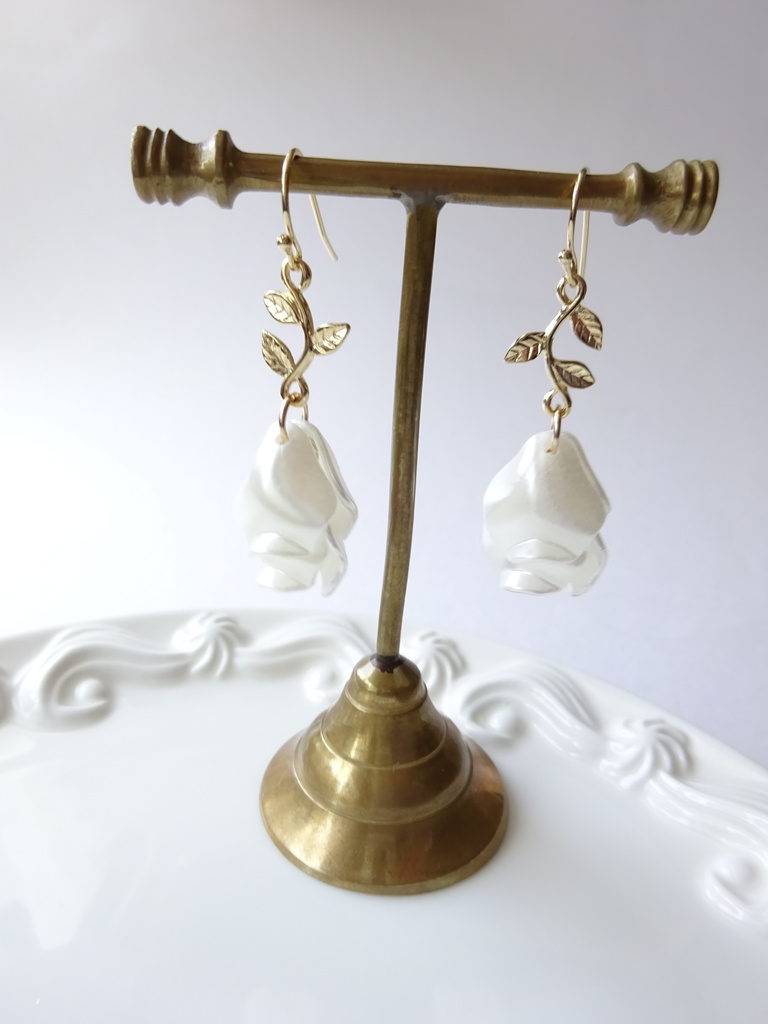 リトルローズ・ホワイトパール(イヤリングOK)