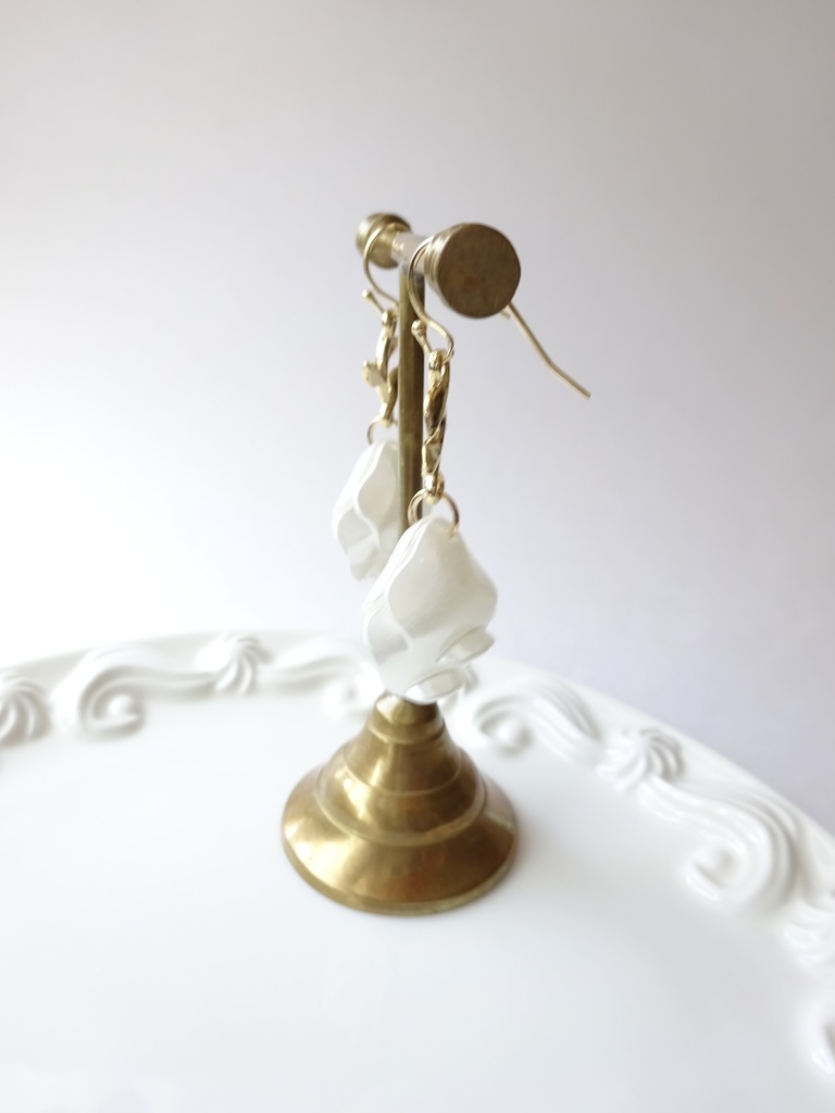 リトルローズ・ホワイトパール(イヤリングOK)