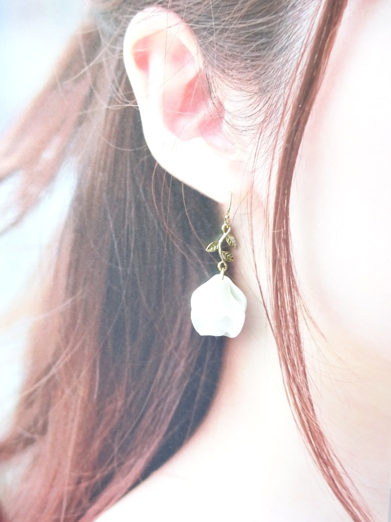 リトルローズ・ホワイトパール(イヤリングOK)