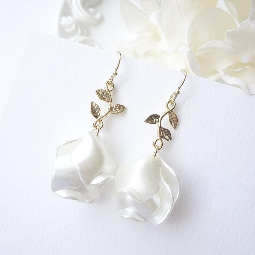 リトルローズ・ホワイトパール(イヤリングOK)