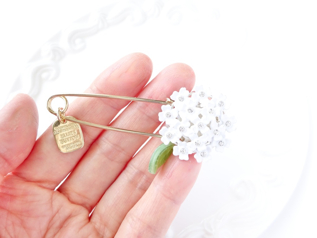 白紫陽花のストールピン