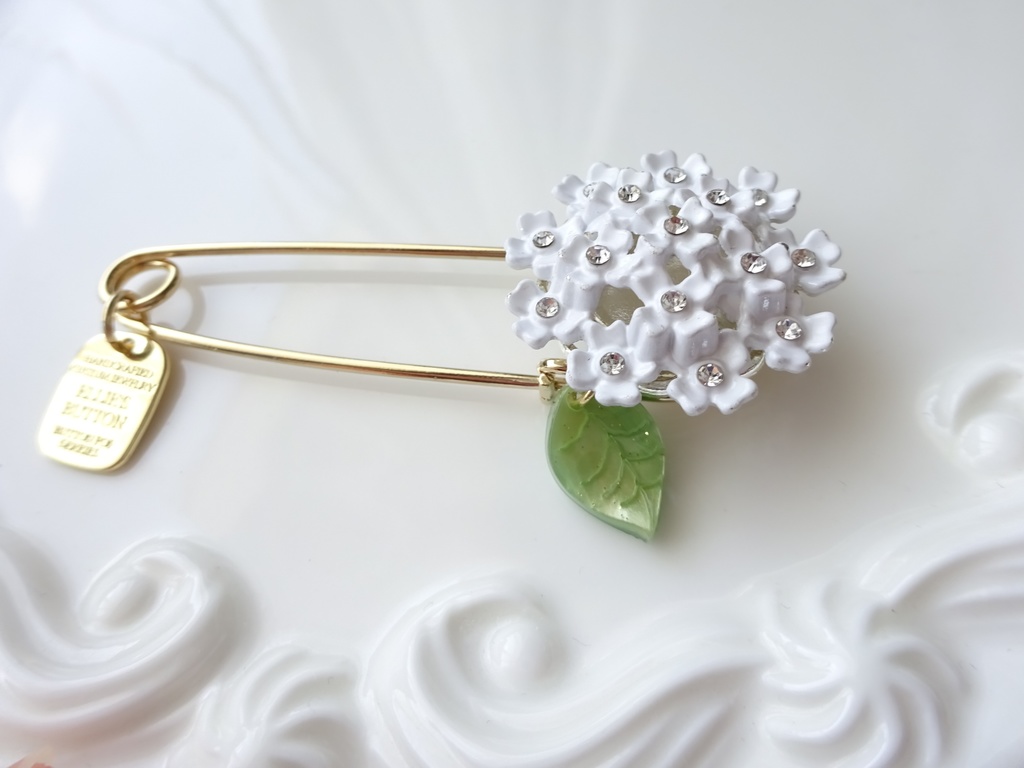 白紫陽花のストールピン
