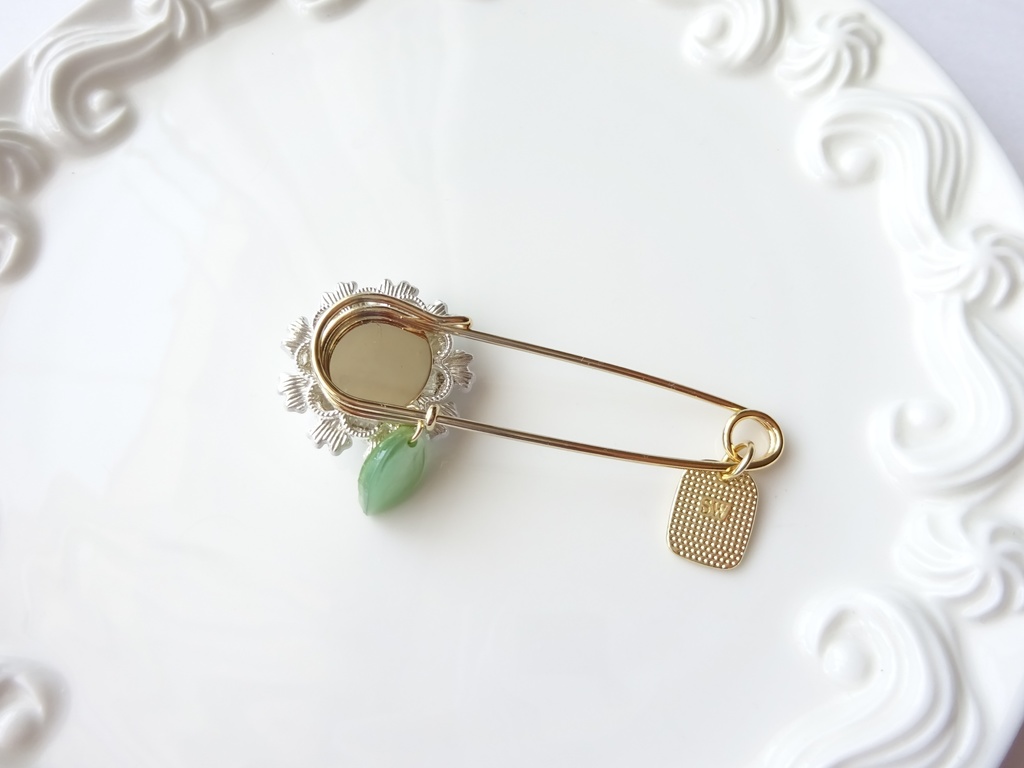 白紫陽花のストールピン