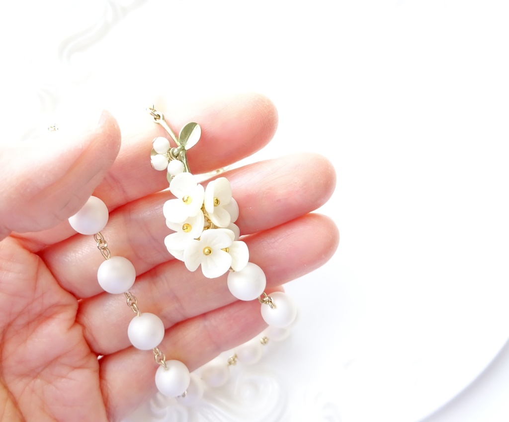 白スミレのネックレス