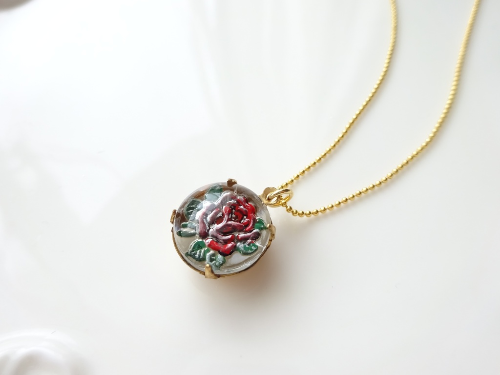 ヴィンテージ・赤薔薇のネックレス