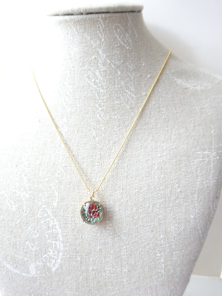 ヴィンテージ・赤薔薇のネックレス