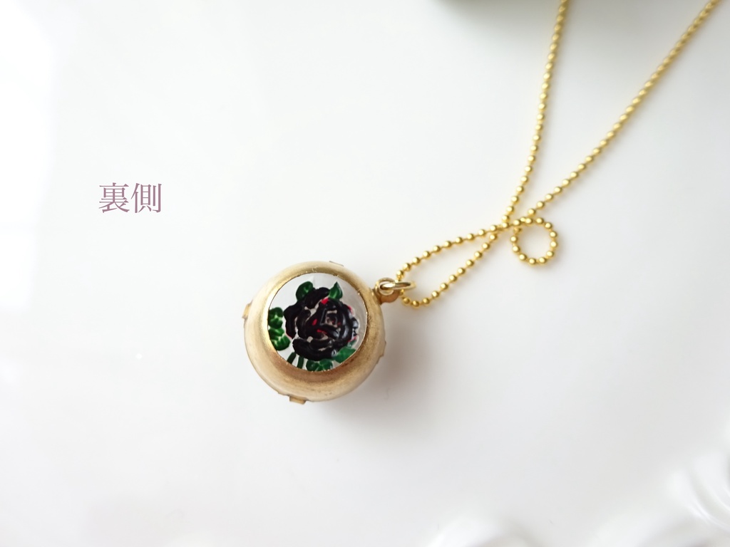 ヴィンテージ・赤薔薇のネックレス