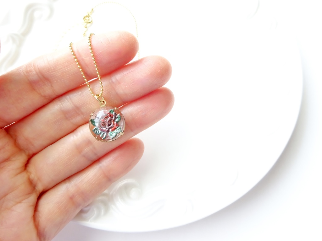 ヴィンテージ・赤薔薇のネックレス