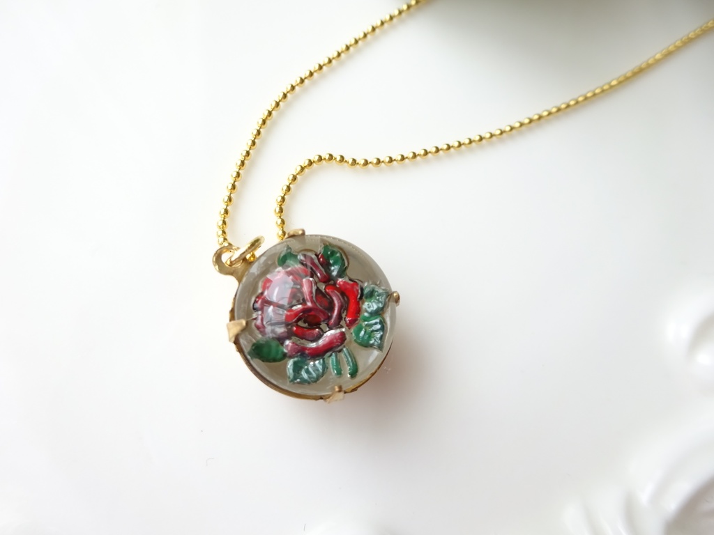 ヴィンテージ・赤薔薇のネックレス