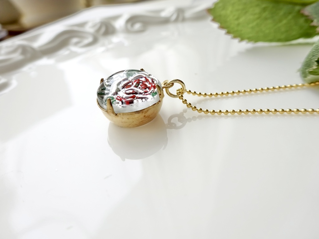 ヴィンテージ・赤薔薇のネックレス