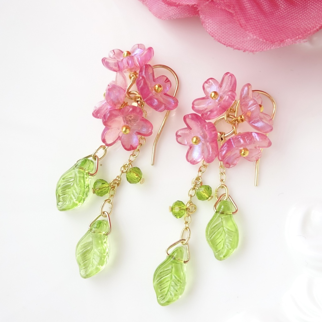 風に揺れる桜のピアス(イヤリングOK)