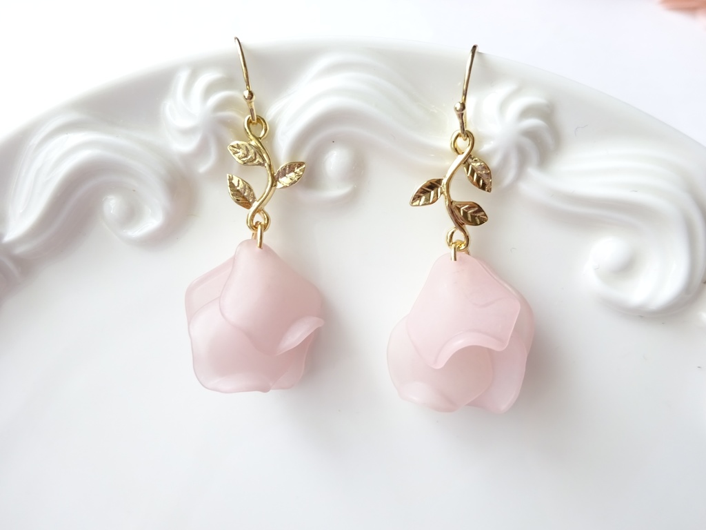 リトルローズ・くすみピンク(イヤリングOK)