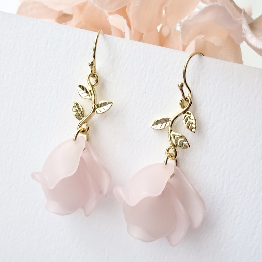 リトルローズ・くすみピンク(イヤリングOK)