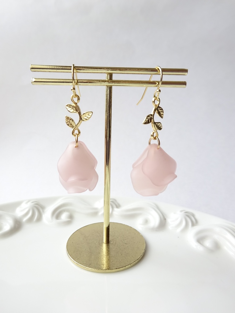 リトルローズ・くすみピンク(イヤリングOK)