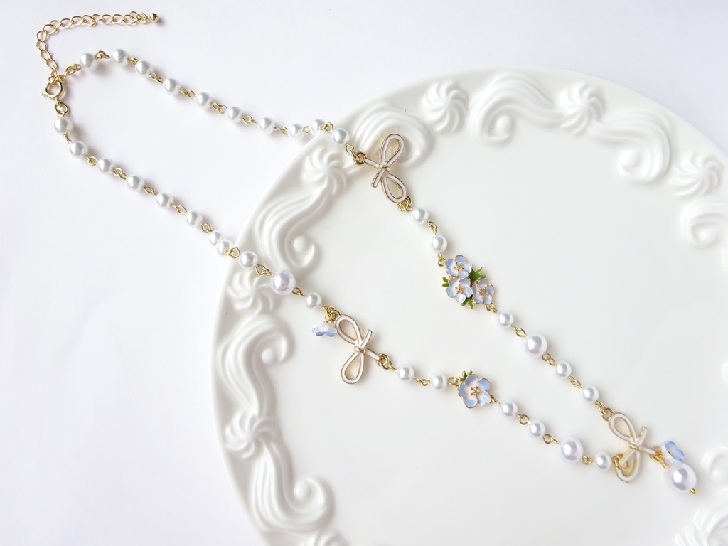ネモフィラとリボンのネックレス