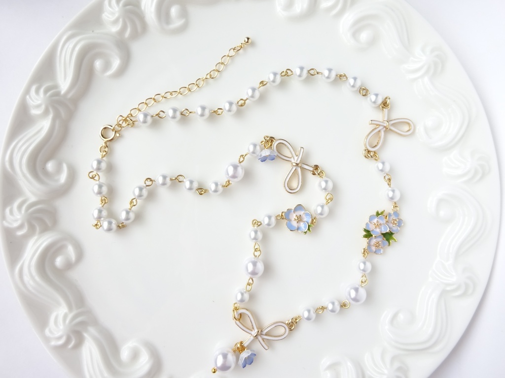 ネモフィラとリボンのネックレス