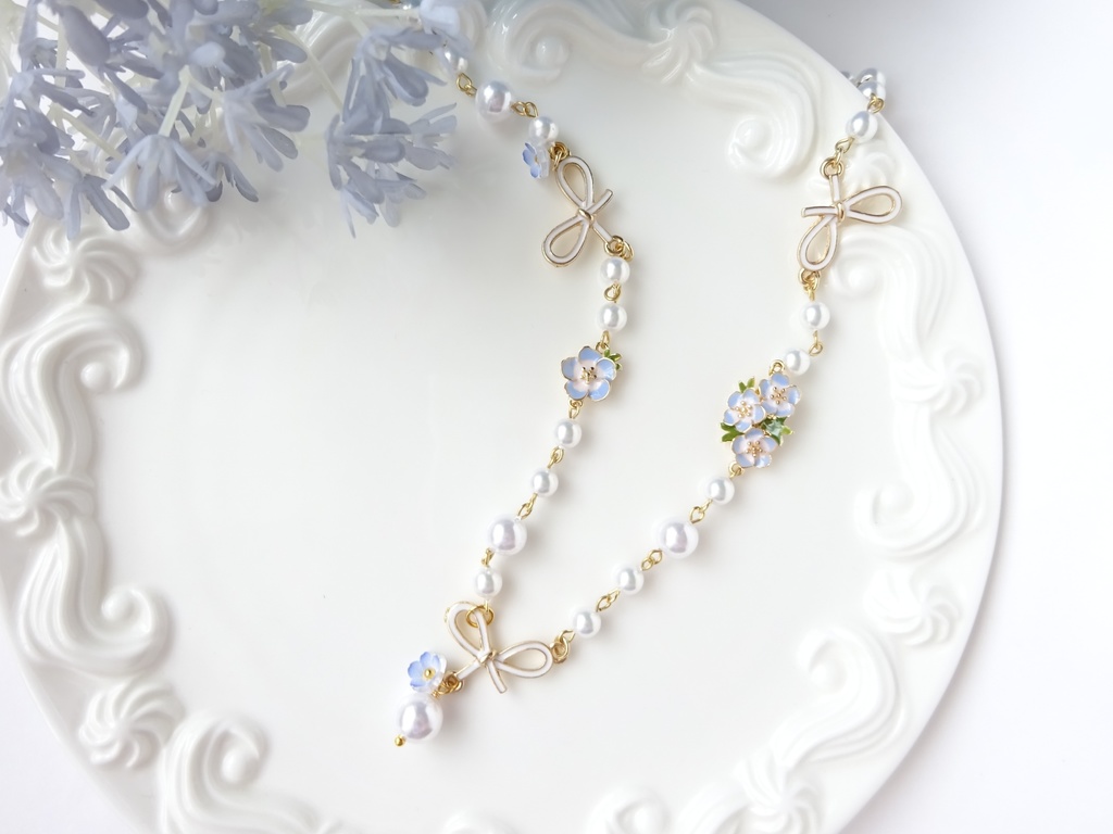 ネモフィラとリボンのネックレス