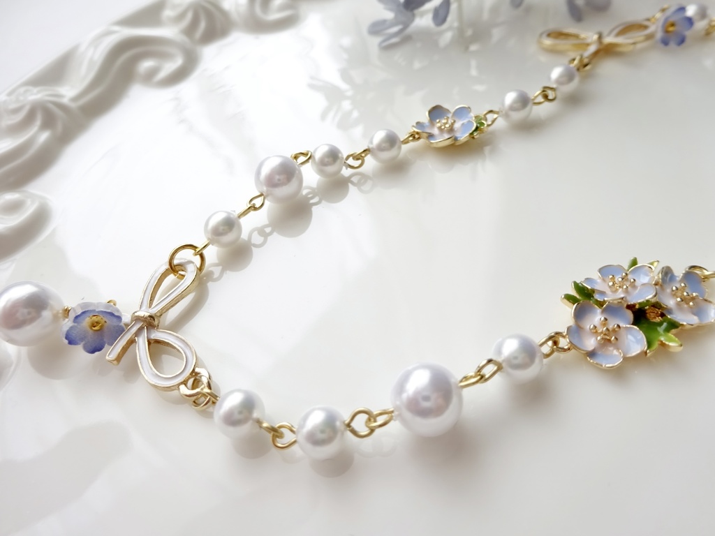 ネモフィラとリボンのネックレス