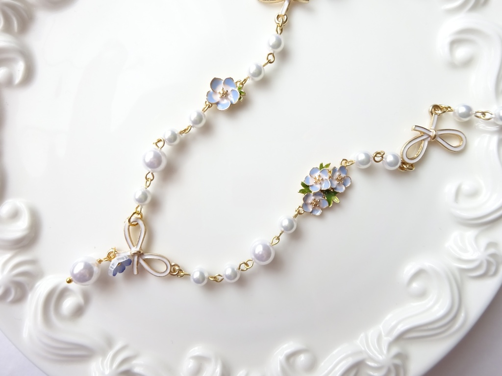 ネモフィラとリボンのネックレス