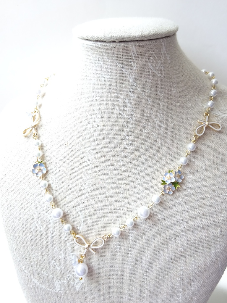 ネモフィラとリボンのネックレス