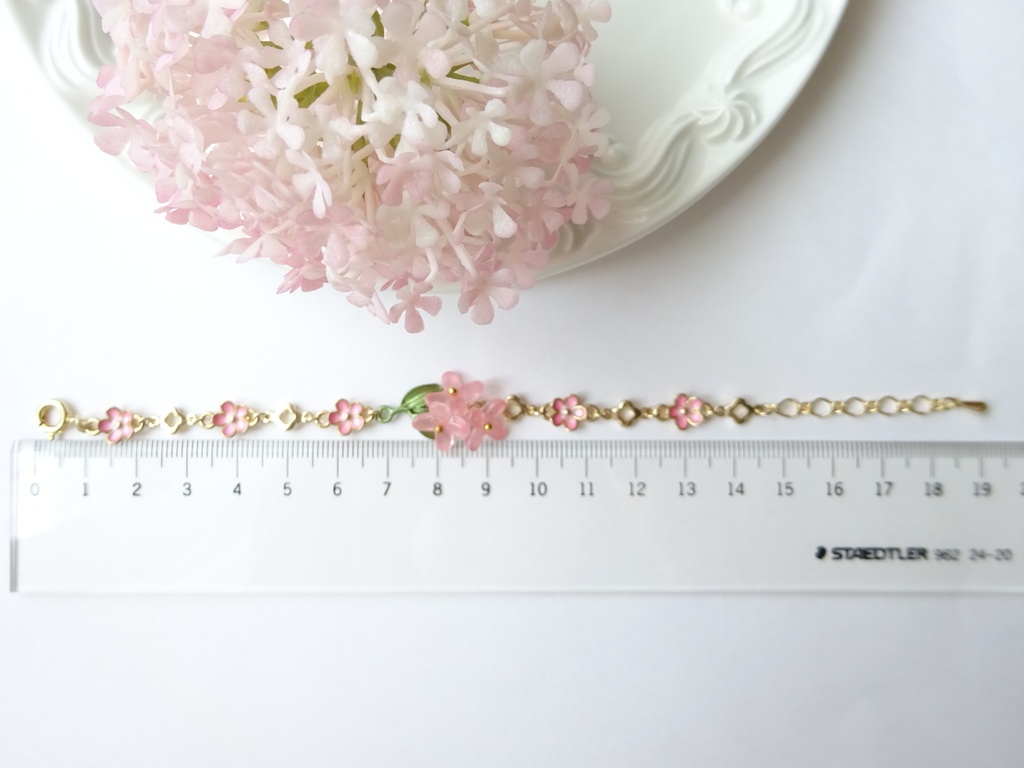 薄桜のブレスレット