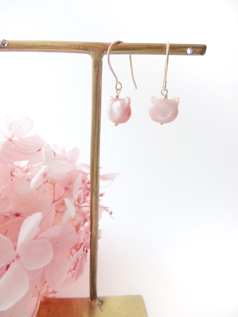 【天然石】桃猫シェルピアス(イヤリングOK)