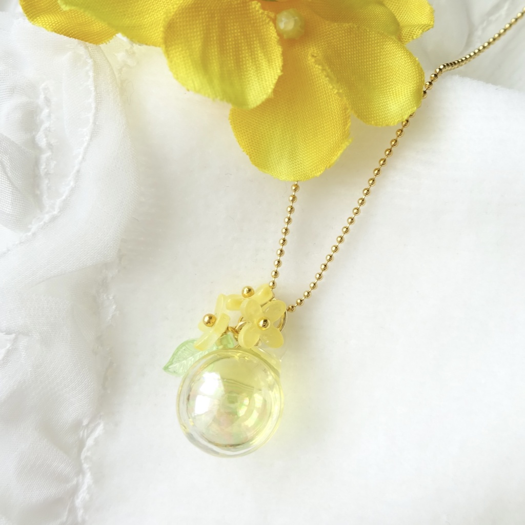 水入りガラスドーム・菜の花シロップネックレス