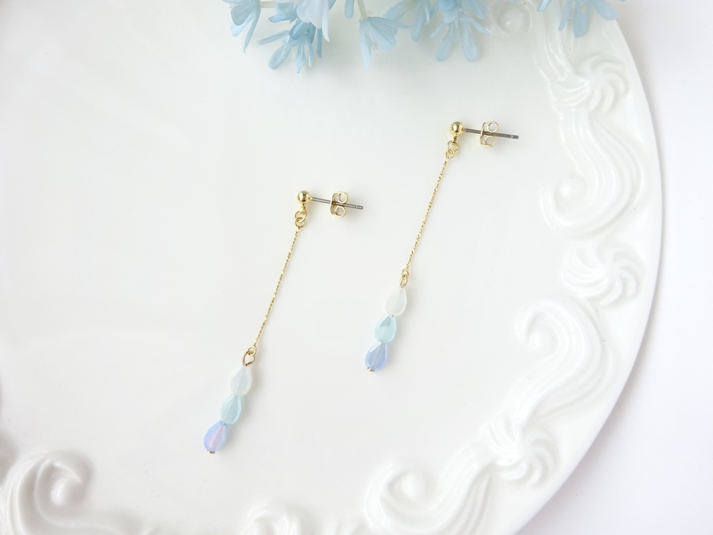 10/7発売*レインドロップのピアス・水色(イヤリングOK)