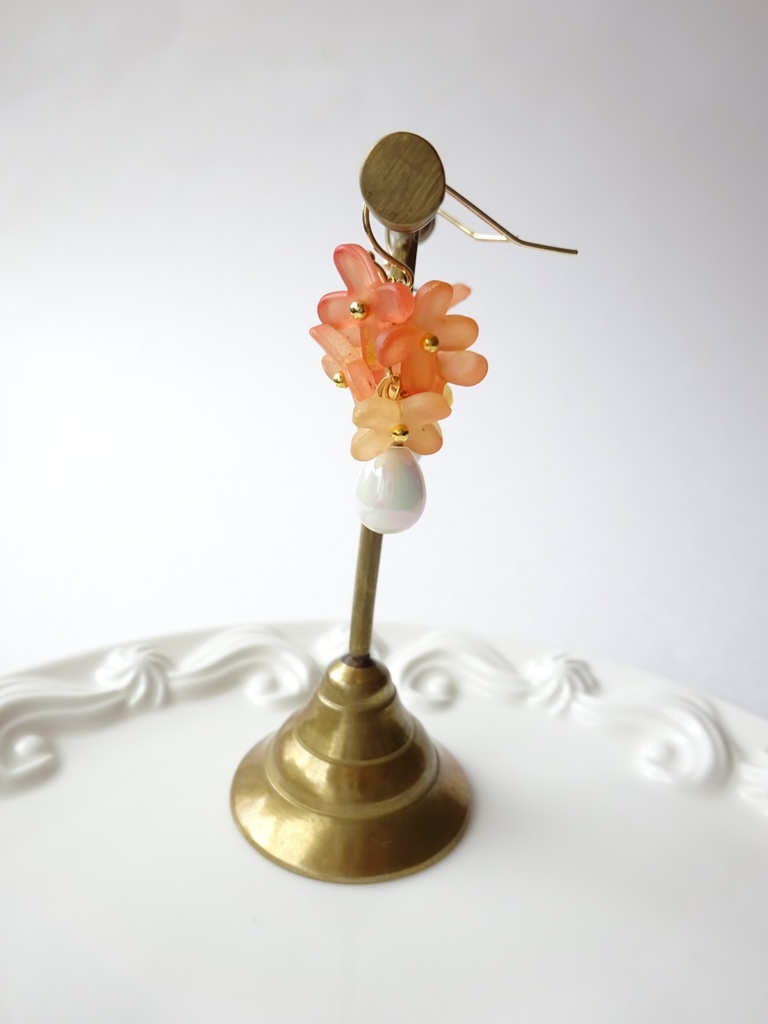 10/17発売*金木犀とパールドロップのピアス(イヤリングOK)