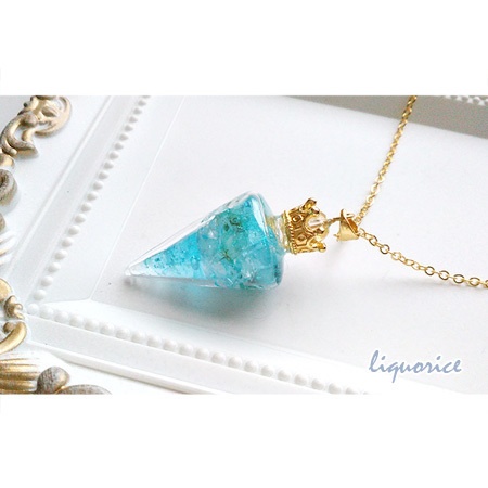 クリスタルのペンダント