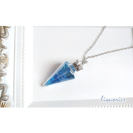 クリスタルのペンダント