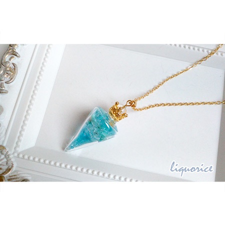 クリスタルのペンダント